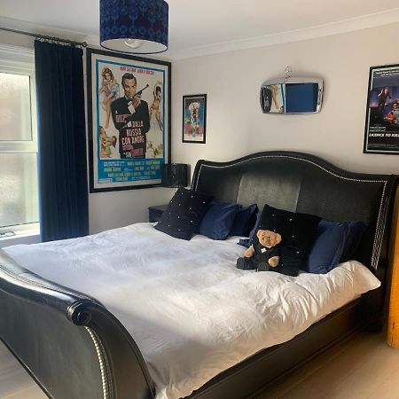 Southsea Royale Studio, James Bond, Parking, Seafront Portsmouth Luaran gambar