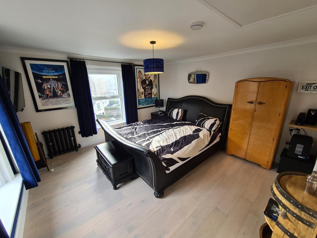 Southsea Royale Studio, James Bond, Parking, Seafront Portsmouth Luaran gambar