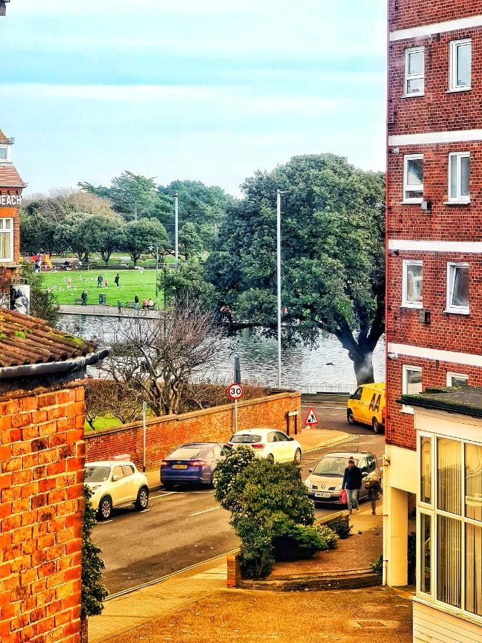 Southsea Royale Studio, James Bond, Parking, Seafront Portsmouth Luaran gambar