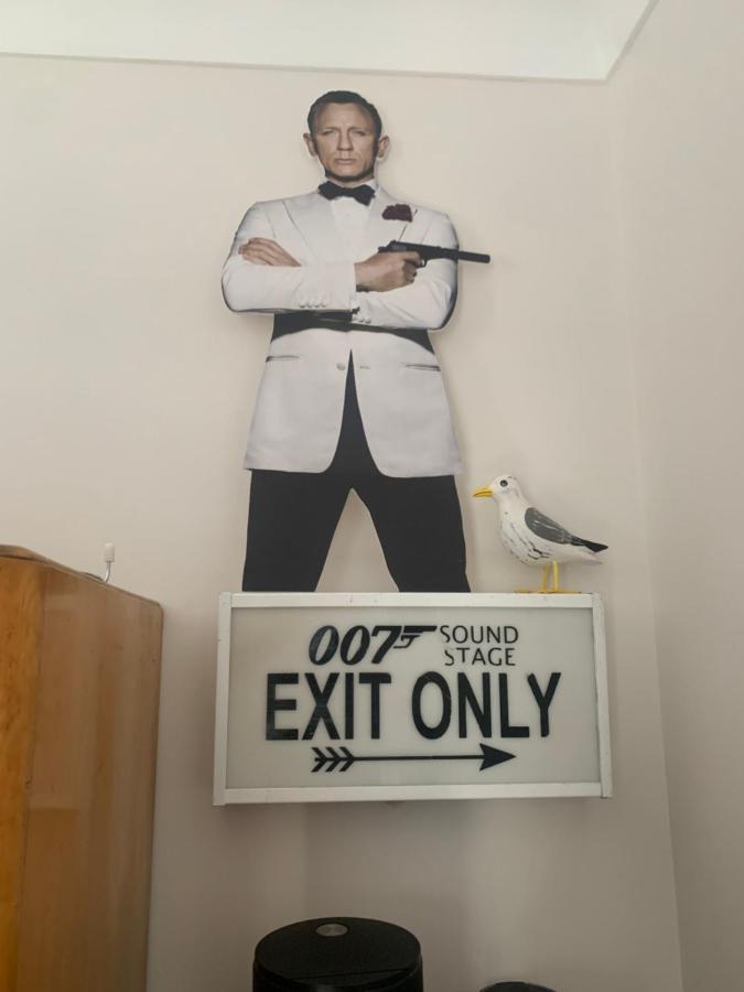 Southsea Royale Studio, James Bond, Parking, Seafront Portsmouth Luaran gambar